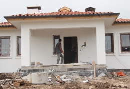 Deprem bölgesinde yapılan köy evlerinin ilk etabı bayramda teslim ediliyor