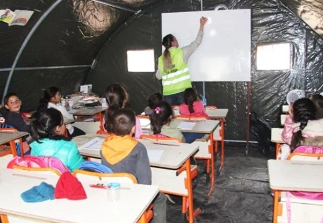 Deprem bölgesindeki 4 ilde öğretmenlere ek yer değişikliği hakkı