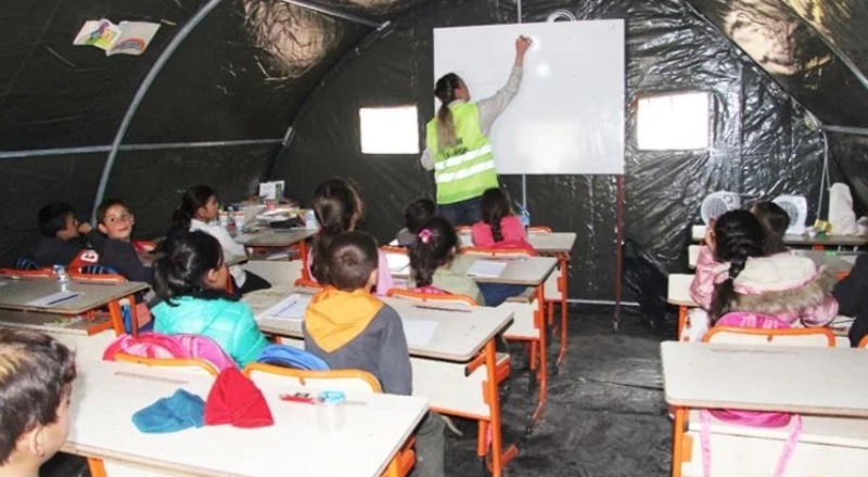 Deprem bölgesindeki 4 ilde öğretmenlere ek yer değişikliği hakkı