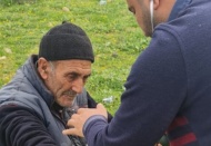 Deprem bölgesindeki çadır kentleri, köyleri ev ev gezip sağlık taraması yapıyorlar