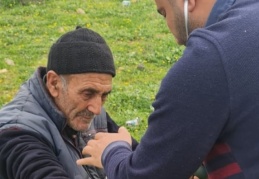 Deprem bölgesindeki çadır kentleri, köyleri ev ev gezip sağlık taraması yapıyorlar