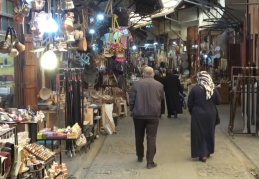 Deprem bölgesindeki esnaf kepenk açmaya başladı