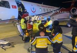 Deprem bölgesinden diğer illere hava ambulans köprüsü kuruldu