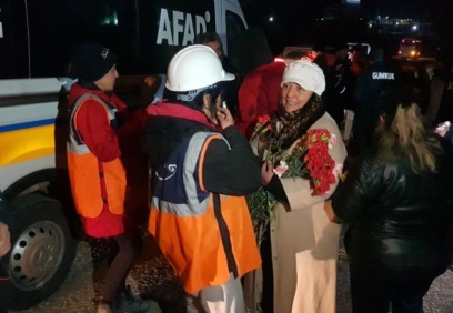 Deprem bölgesinden dönen AFAD ekipleri gözyaşlarına hakim olamadı