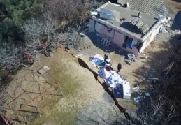 Deprem, köyü ortadan ikiye böldü: 'Kıyamet kopuyor sandık'