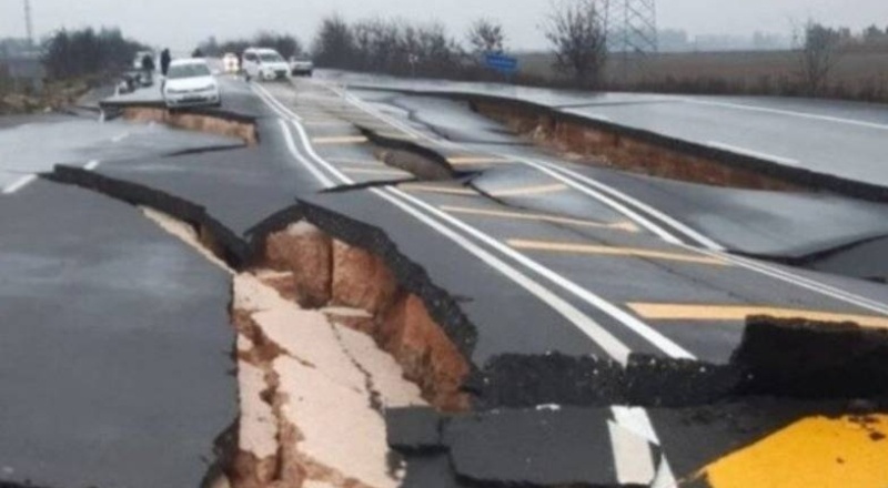 Deprem nedeniyle 15 yol trafiğe kapalı; kara yollarında son durum