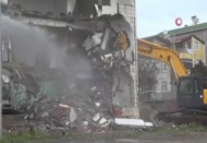 Deprem riski taşıyan 4 bina daha yıkıldı