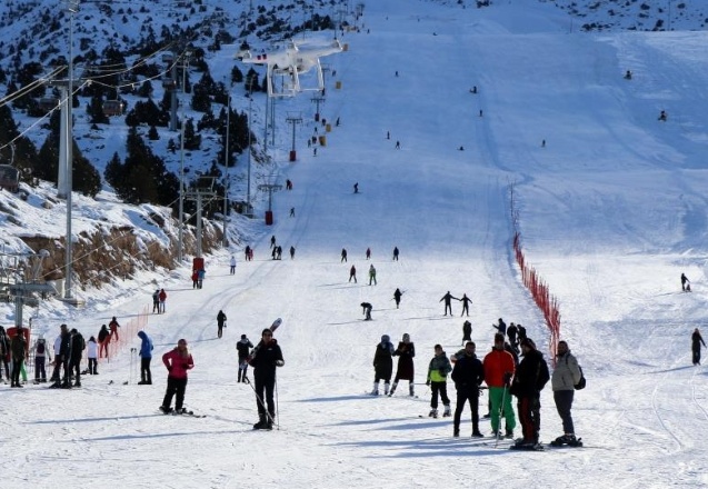 Deprem sonrası kapanan kayak merkezi yeniden açıldı