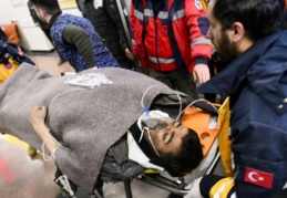 Depremin 261'inci saatinde enkazdan çıkarıldılar