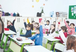 Depremin ardından 71 ilde ikinci dönemin ilk zili çaldı