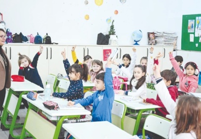 Depremin ardından 71 ilde ikinci dönemin ilk zili çaldı