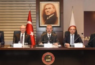 Depremin yaşandığı bölgemizdeki sanayicilerimize sahip çıkmamız gerekiyor