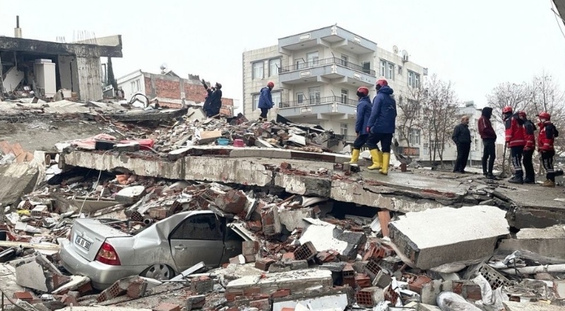 Depremlerde hayatını kaybedenlerin sayısı 49 bin 589'a yükseldi