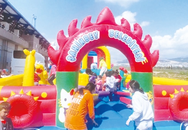 Depremzede çocuklar eğlenceli etkinliklerde buluşuyor