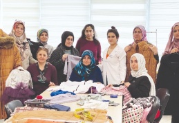 Depremzede kadınlar hem öğreniyor, hem üretiyor