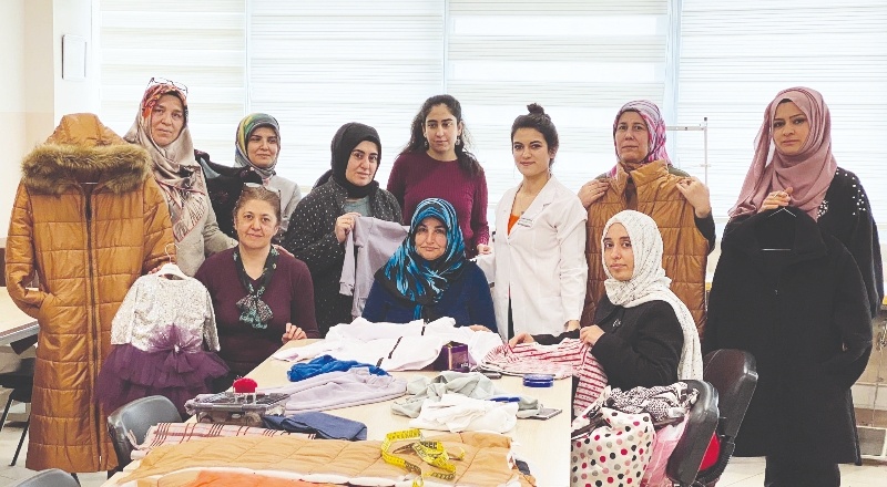 Depremzede kadınlar hem öğreniyor, hem üretiyor