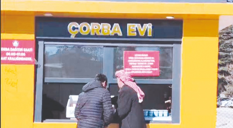 Depremzedeler için 21 noktada çorba dağıtılıyor