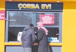 Depremzedeler için 21 noktada çorba dağıtılıyor