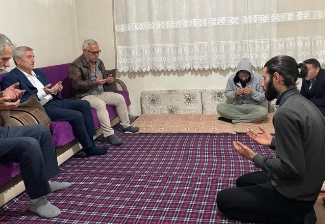 Depremzedeler ziyaret ediliyor