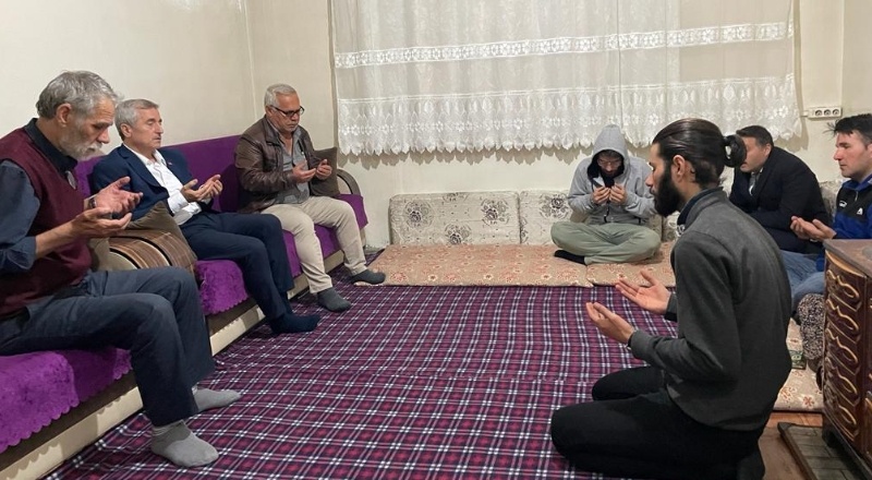 Depremzedeler ziyaret ediliyor