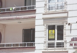 Depremzedelere bir darbe de vicdansız ev sahipleri vuruyor