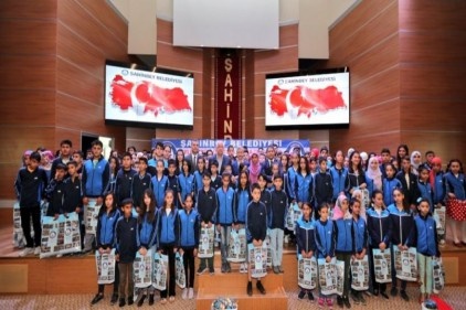 Dereceye giren 681 öğrenciye eşofman dağıtıldı