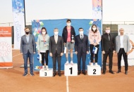 Dereceye giren öğretmenlere kupaları verildi