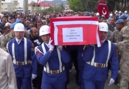 Derik şehidi dualarla son yolculuğuna uğurlandı 