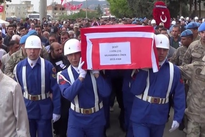Derik şehidi dualarla son yolculuğuna uğurlandı 