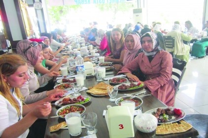 Derikli kadınlar Gaziantep&#8217;i gezdi