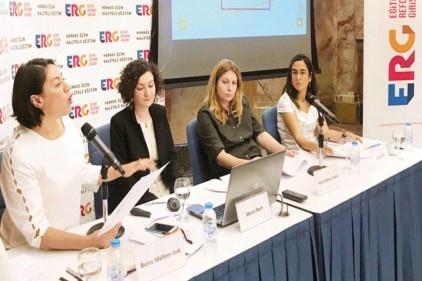 Ders kitaplarında kadınlar edilgen erkekler erdemli gösteriliyor