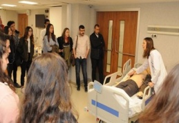 Ders ve sosyal alanlara ilişkin bilgi aldılar