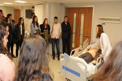 Ders ve sosyal alanlara ilişkin bilgi aldılar