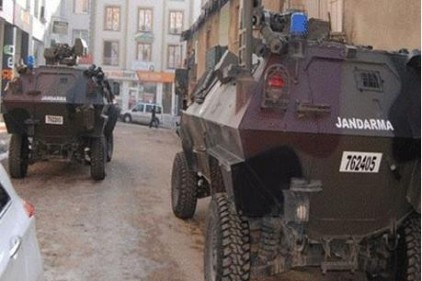 Dersim ve Diyarbakır&#8217;da polis ev baskınları düzenledi 