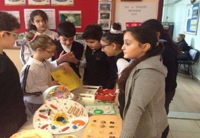 Derslerde gördüklerini üç boyutlu modellere dönüştürdüler