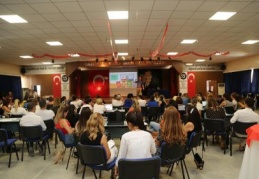 Derslerde sunumları etkili kılacak araçlar anlatıldı