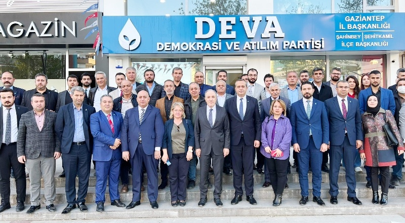 DEVA Partili Mustafa Yeneroğlu Gazianteplilerle buluştu