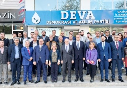 DEVA Partili Mustafa Yeneroğlu Gazianteplilerle buluştu