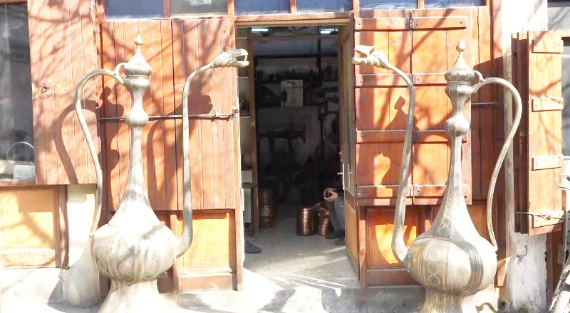 Devasa ibrikler bir yıllık emeğin ürünü