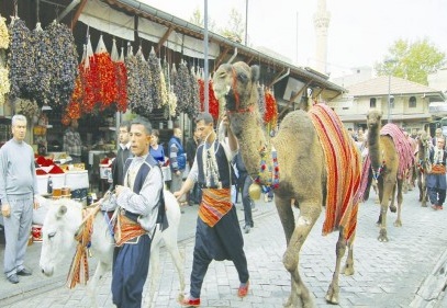 Deve kervanı yürüdü