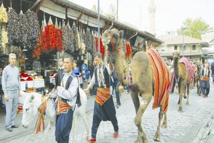 Deve kervanı yürüdü