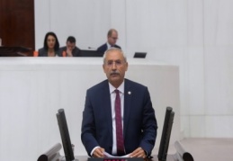 Devlet çiftçiye, çiftçi ise bankalara borçlu