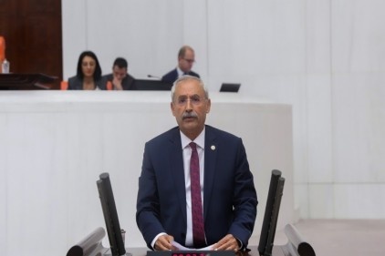 Devlet çiftçiye, çiftçi ise bankalara borçlu