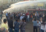 Devlet, protesto eden vatandaşa gaz sıkıyor