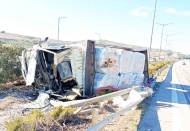 Devrilen kamyonun sürücüsü yaralandı