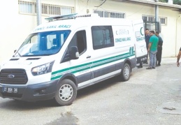 Devrilen traktörün altında kalan beş çocuk babası hayatını kaybetti