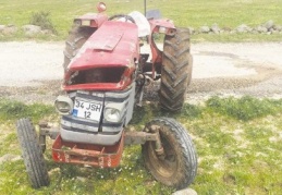 Devrilen traktörün sürücüsü öldü 