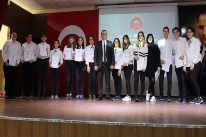 Dijital bağımlılık ve siber zorbalığa dikkat çektiler