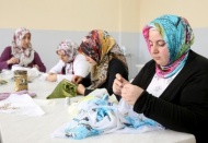 Dikiş-nakış, iğne oyası, kuaförlük mefruşat eğitimi alıyorlar