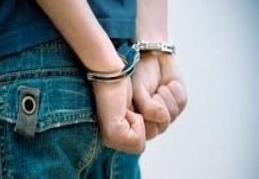 Dilencilik yapan 3 çocuk ailelerine teslim edildi
